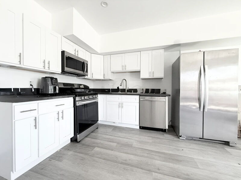 1260 1/2 Leighton Avenue – photo 2