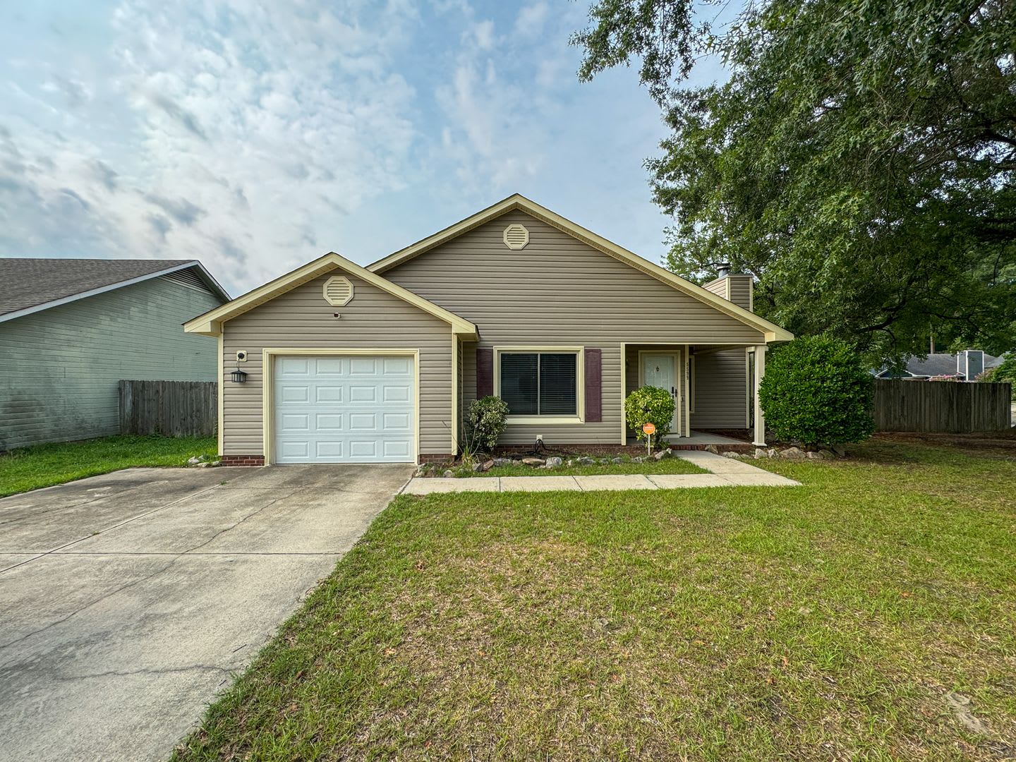 Charming 3 Bed 2 Bath Home with Fenced Yard – photo 1