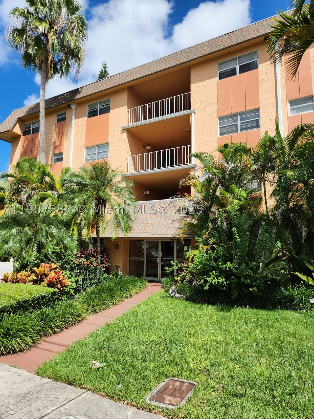 8101 SW 73rd Ave – photo 1