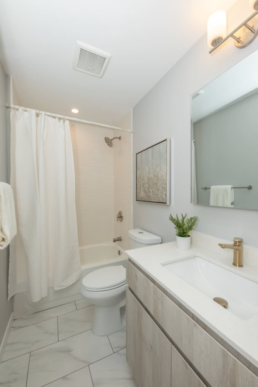 847-1B West Barry Ave. – photo 4