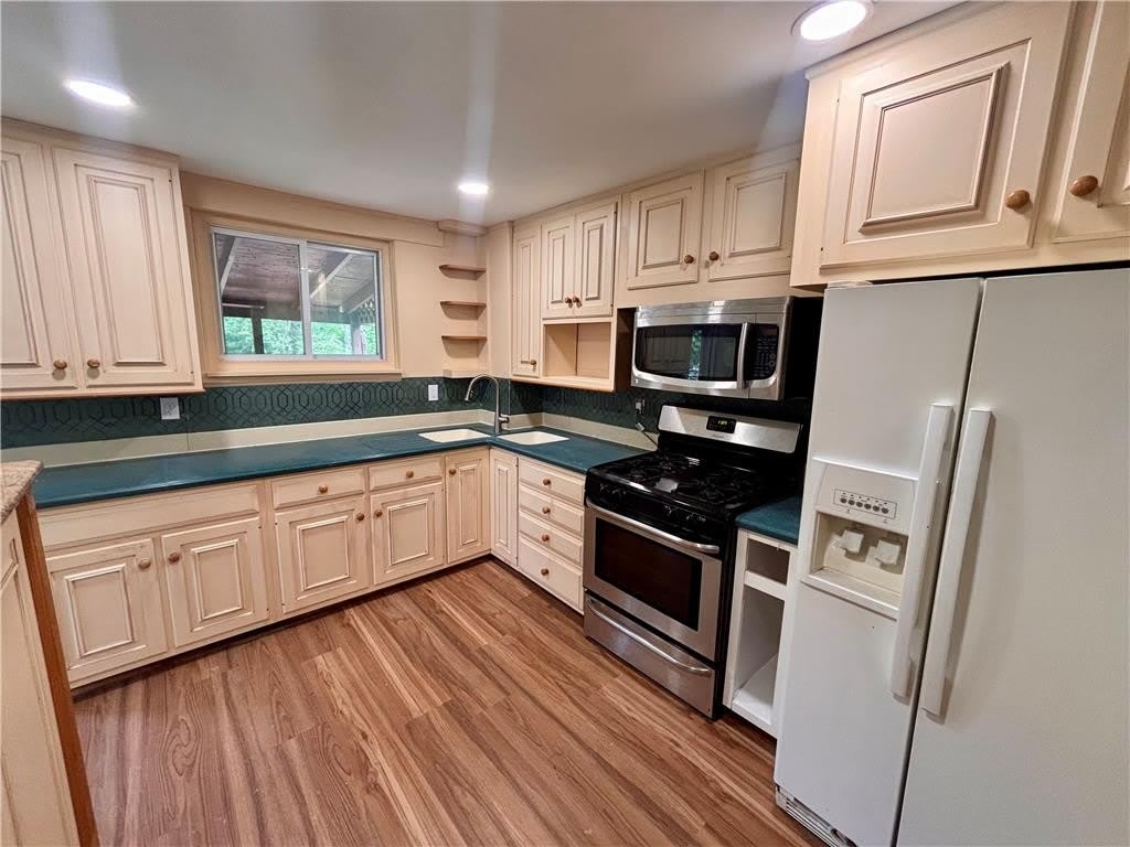 840 Constitution Drive – photo 5
