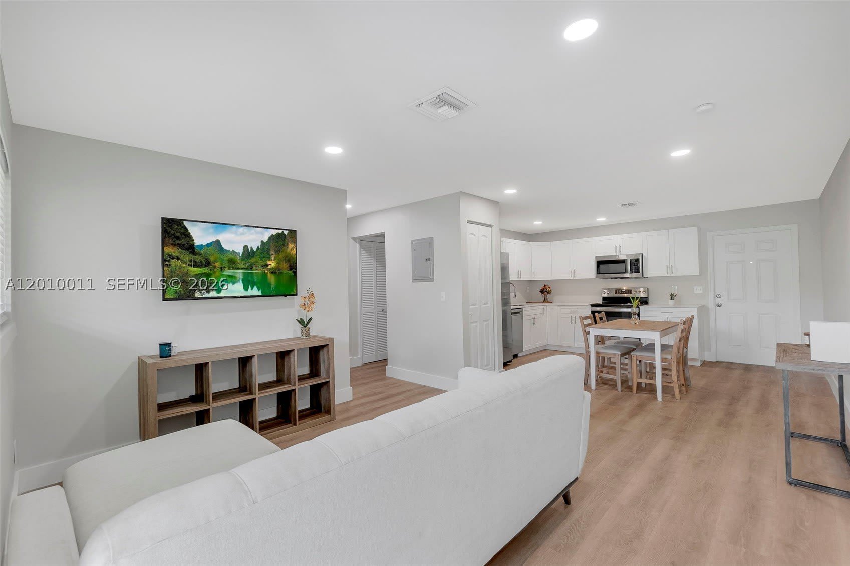 700 NW 18th St – photo 3