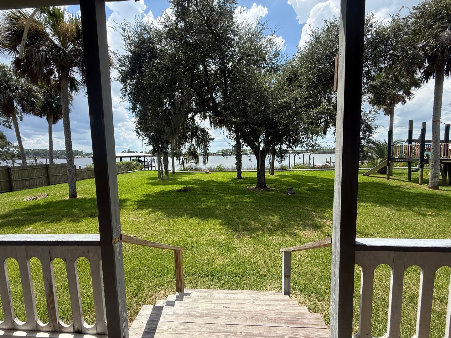 Attractive 3 Bedroom 2 Bath Home With River View – photo 4