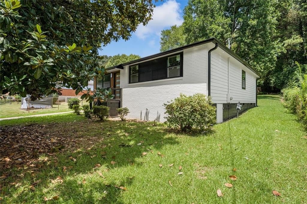 2353 Clarissa Drive NW – photo 2