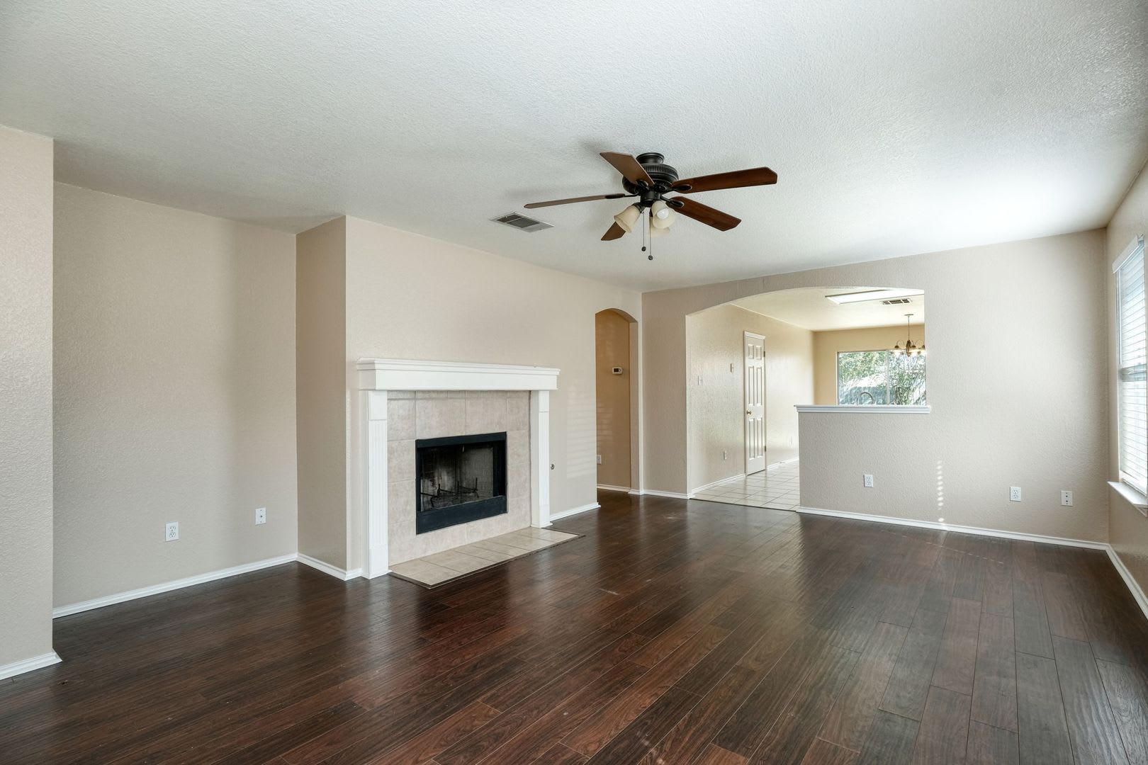 Nice 3B 2B In Spring Branch With Spacious Floorplan – photo 3