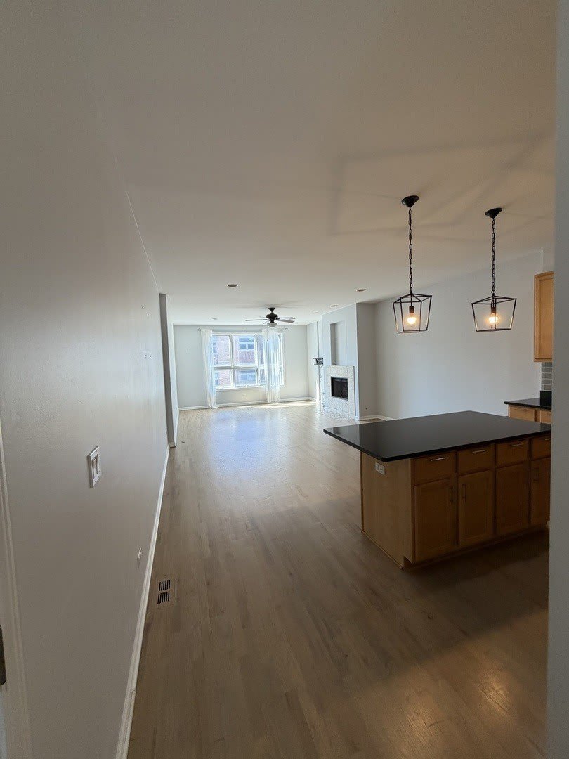 1610 W Grand Avenue – photo 2