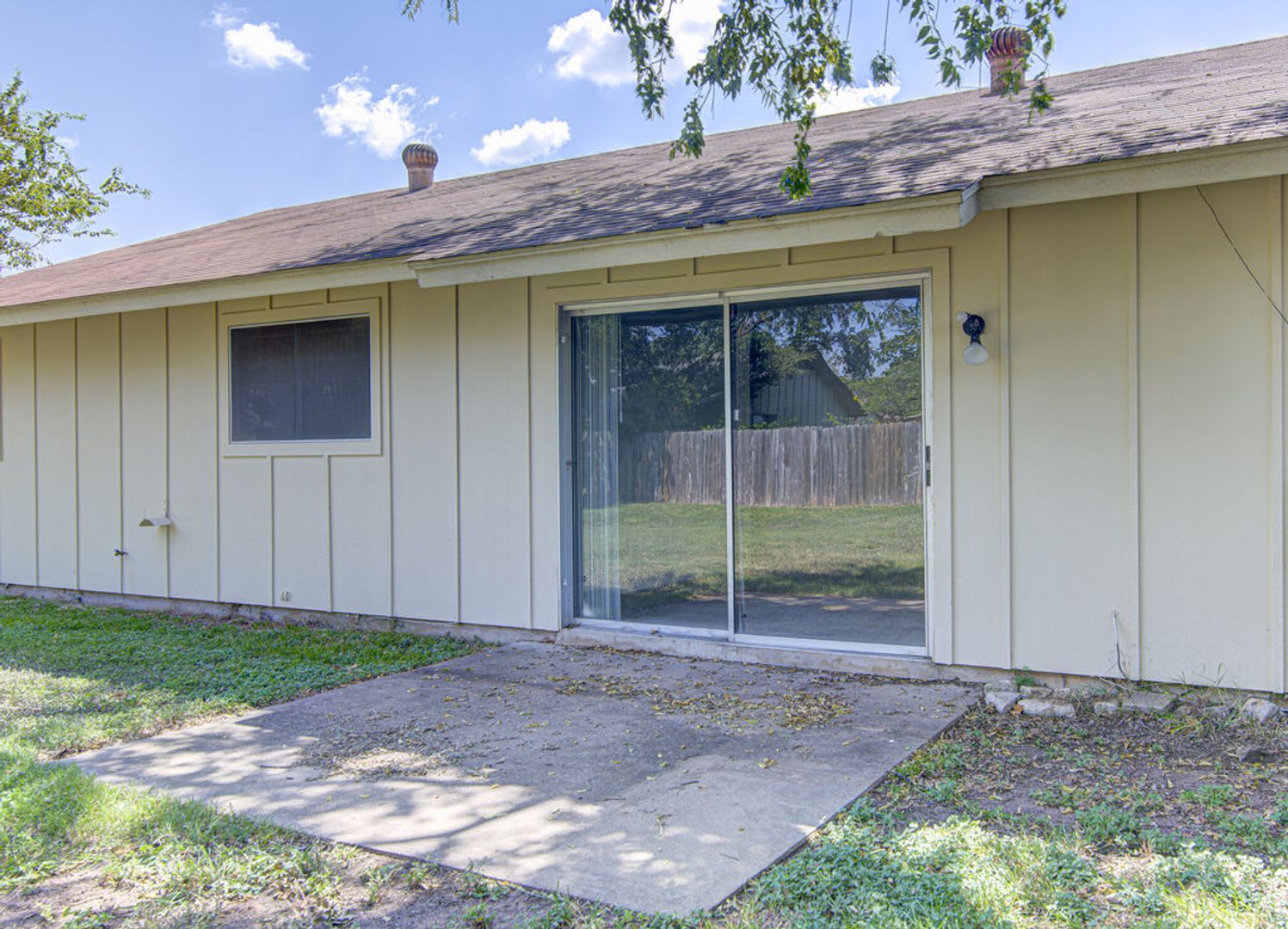 Charming 3 Bed / 2 Bath Home in a Prime Northwest Austin Location! – photo 3