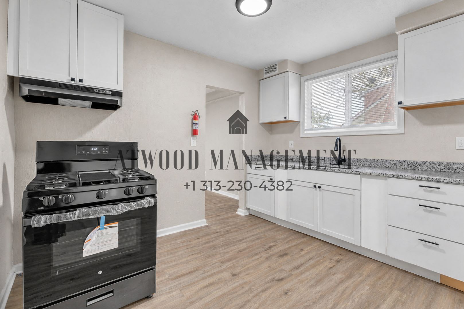 This beautifully updated 2-bedroom, 1-bath single-family home is ready for move-in! – photo 5