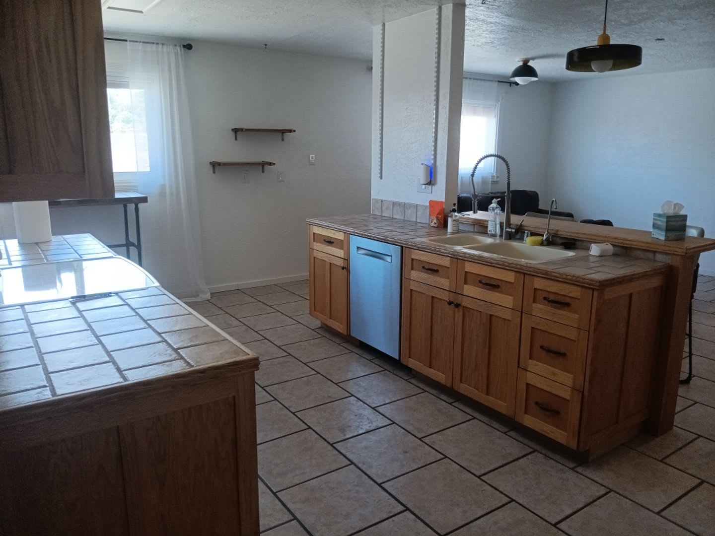 3 Bedroom, 1.5 Bathroom Home! Schedule a Showing! – photo 2