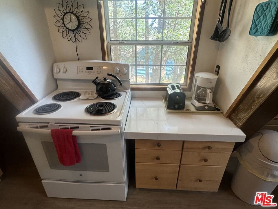 1295 Balsam Dr – photo 5