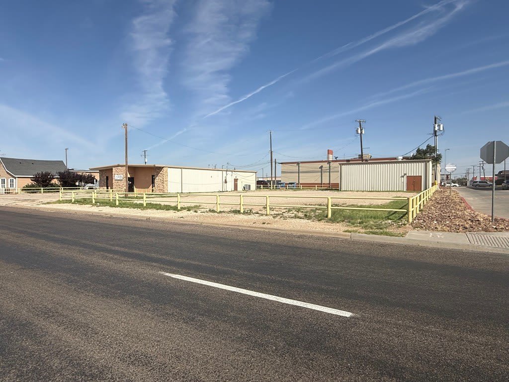 1011 E 7Th St – photo 2