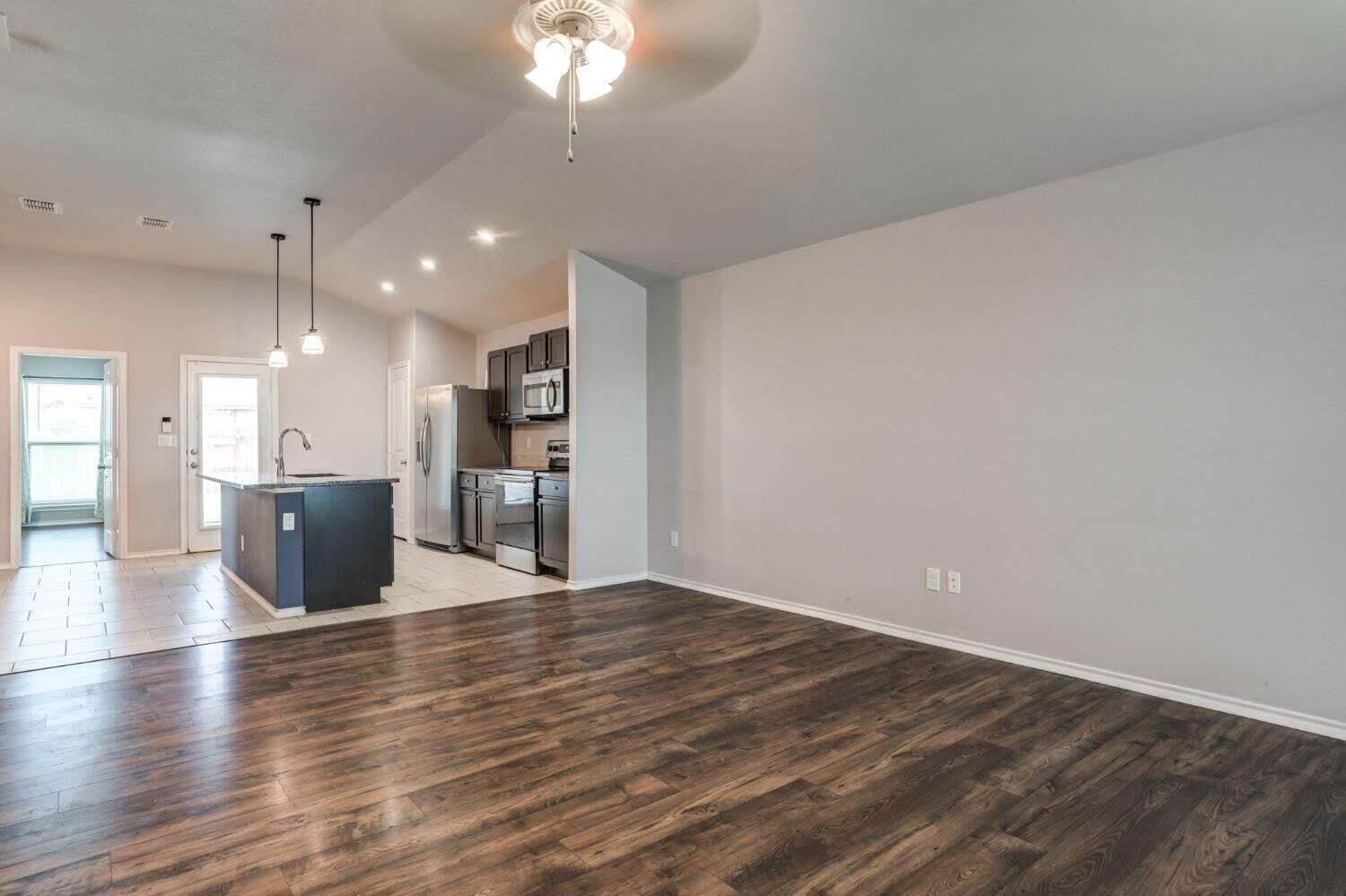 14314 Avenue U – photo 4