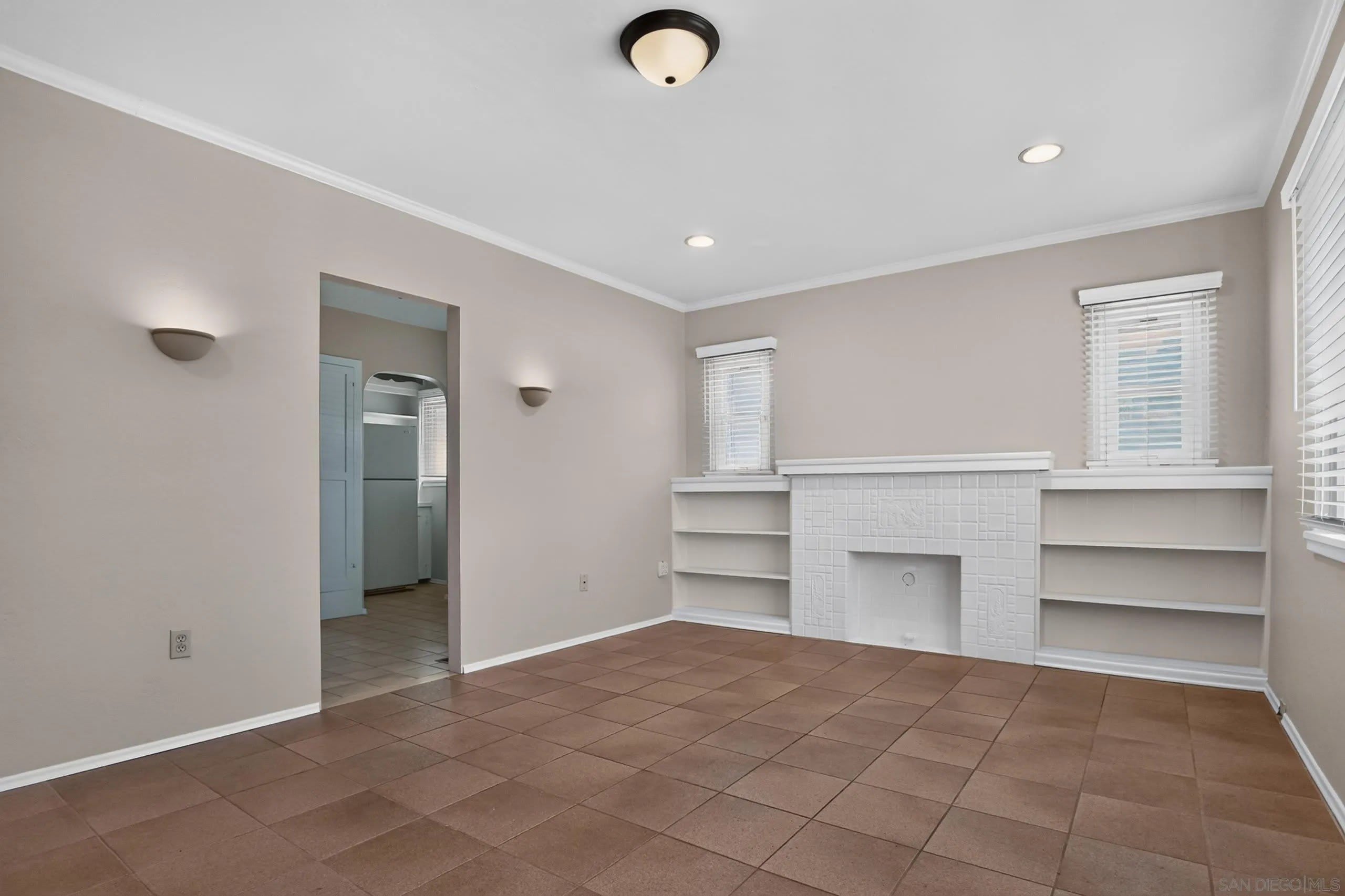 2444 Curlew St – photo 2