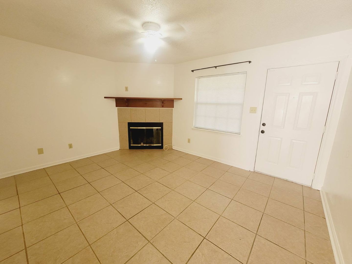 Lovely Nw 3 2 W Huge Fenced Yard Washer Dryer Solid Floors Throughout Avail Now For 1600 Month – photo 3