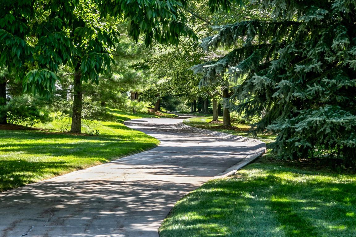 Lakeside Hills Apartments – photo 1
