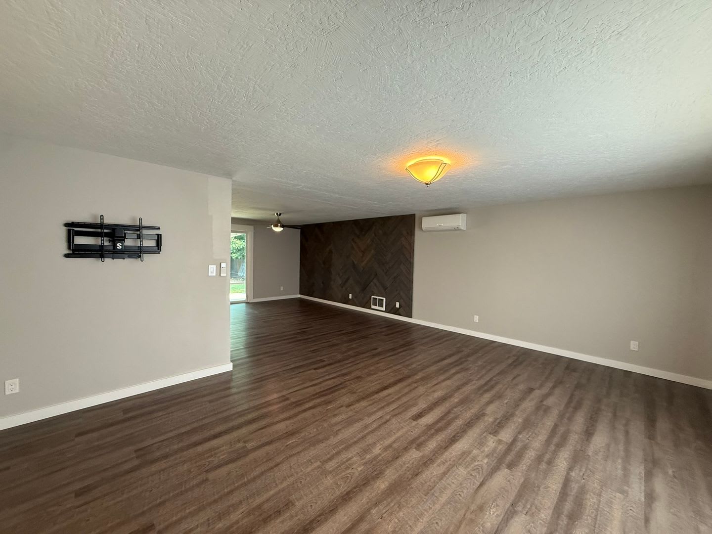 Beatifully Updated Cottage Grove Home – photo 4