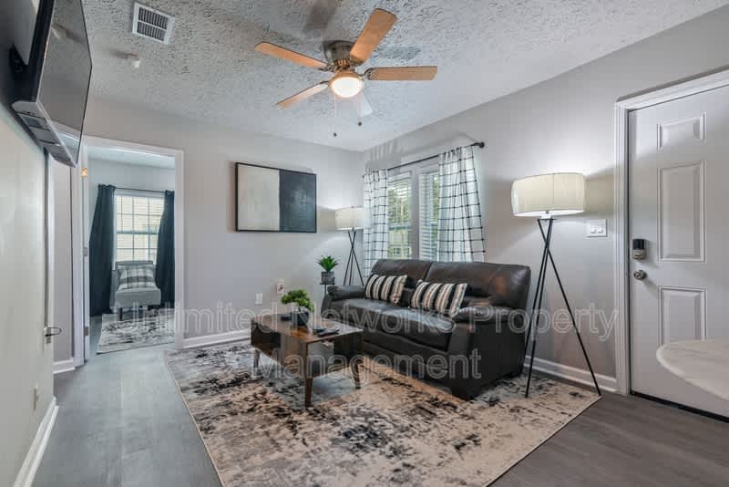 151 Lawton Street Southwest – photo 1