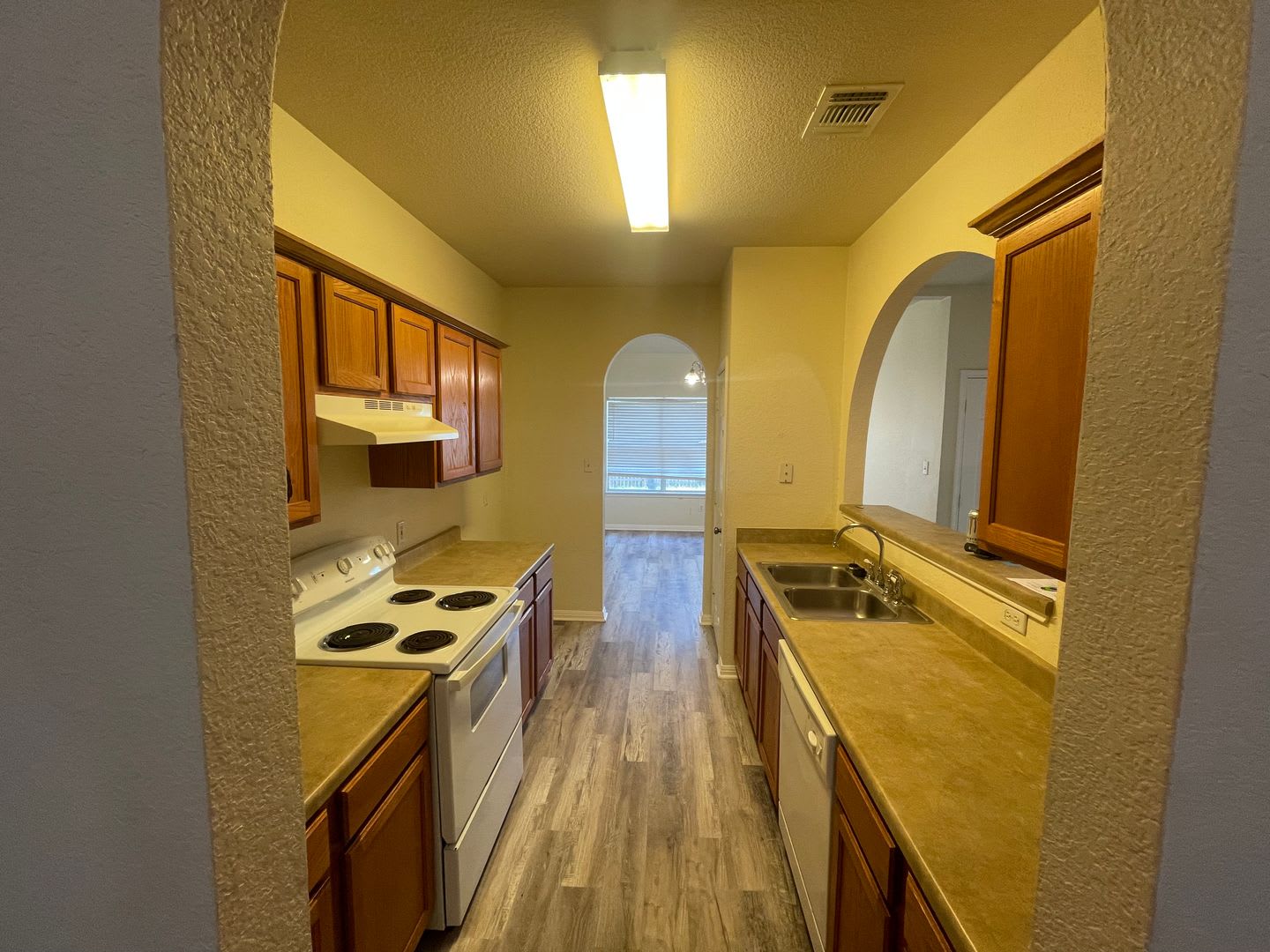 3 bed 2 bath single family home – photo 3