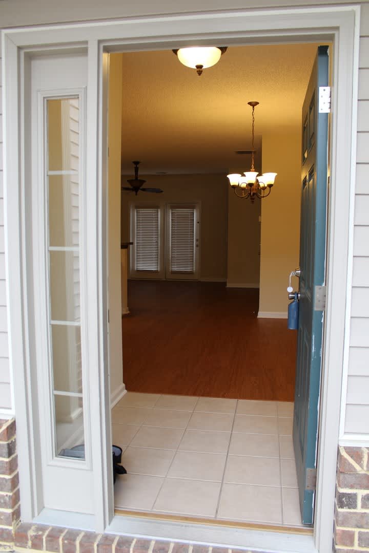 Like New town home centrally located to Ft. Stewart, HAAF,and Savannah – photo 3