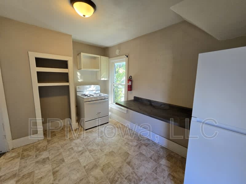 437 1 2 Riehl Street – photo 3