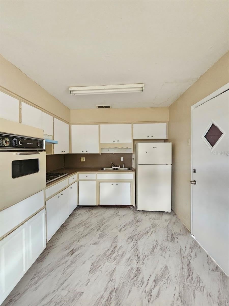 1216 E MYRTLE Street – photo 5