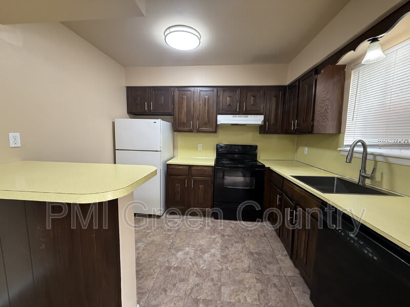 4334 E 67th St – photo 5