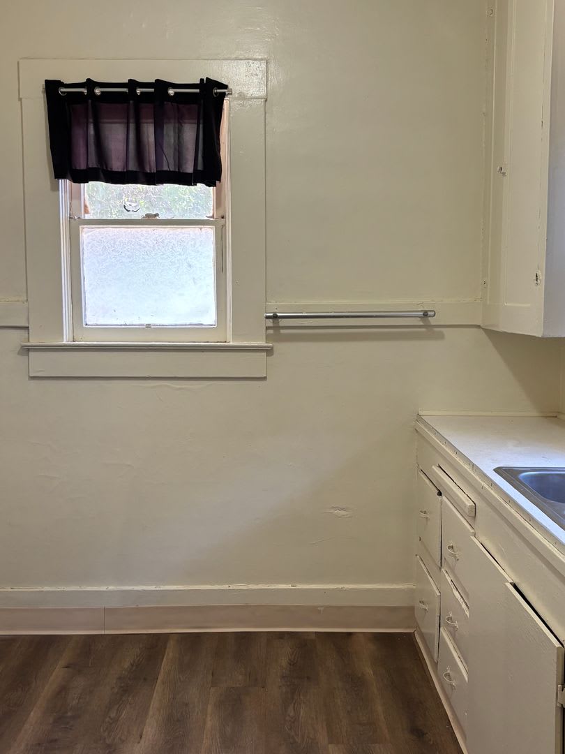 Affordable 1 bedroom 1 bathroom home on Marks and McKinley. – photo 3