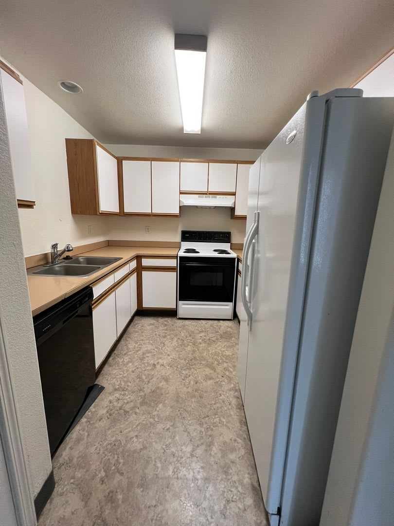 Tri Level 2 Bedroom 1 5 Bathroom Duplex Located Near Sky Lakes And Oregon Tech – photo 3