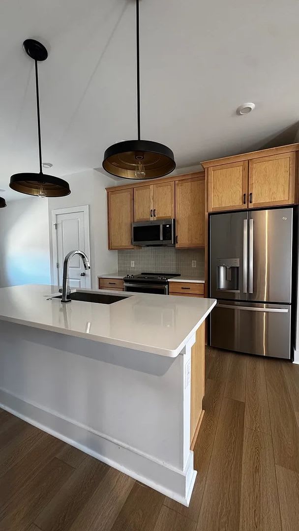 Room in 3 Bedroom Home at Levy Wy – photo 5