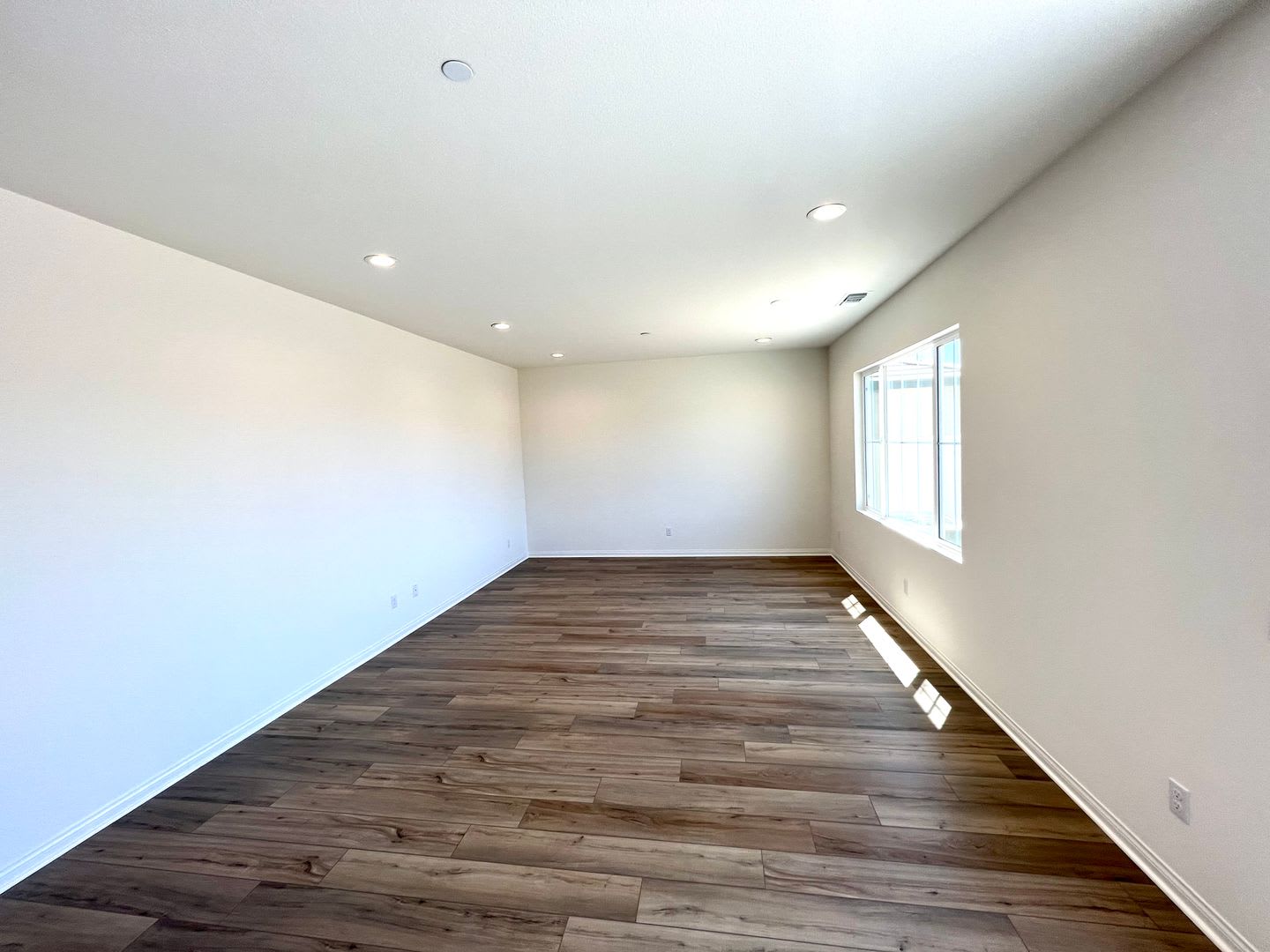 Newer 2022-Built, 4BR Home with Solar, Loft, Downstairs Bedroom, and Backyard – photo 5