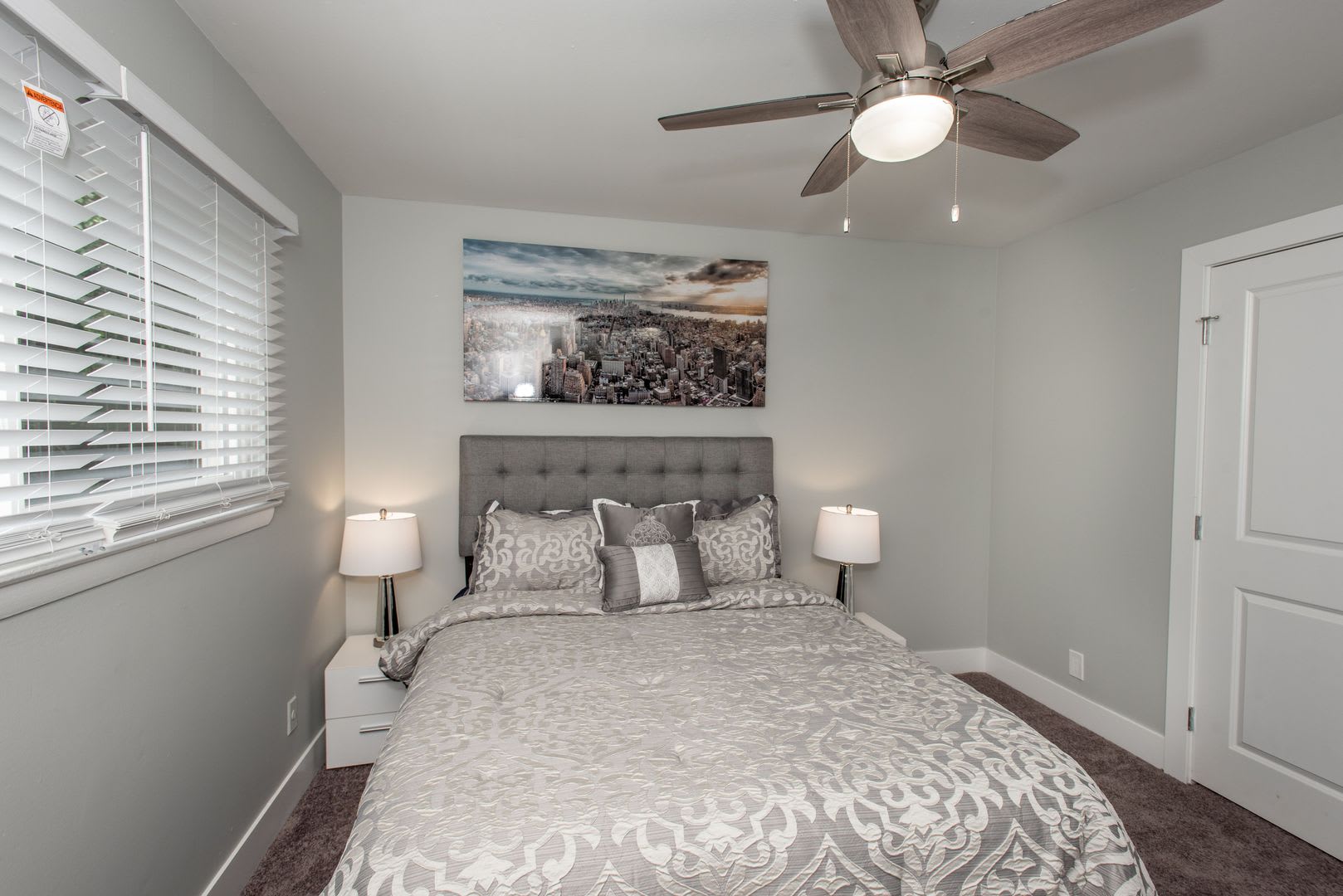 2 BDRM MODERN TOWNHOME – photo 3