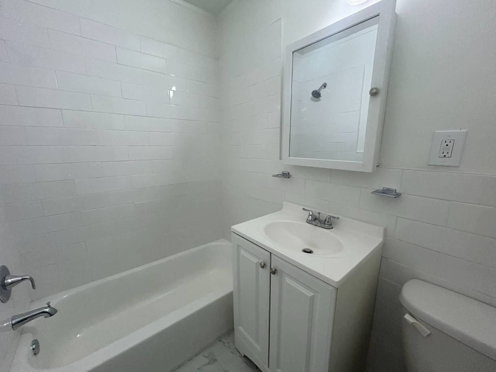 681 Rhinelander Ave – photo 5