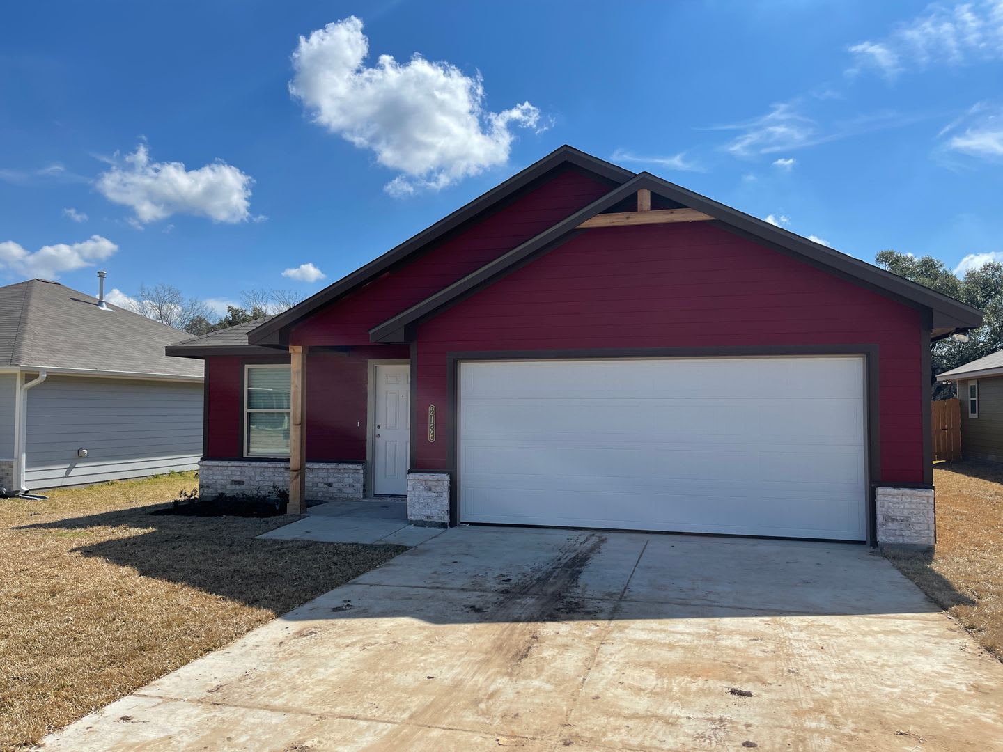 Bryan -3 bedroom / 2 bath / 2 car garage / Large fenced in back yard. – photo 2