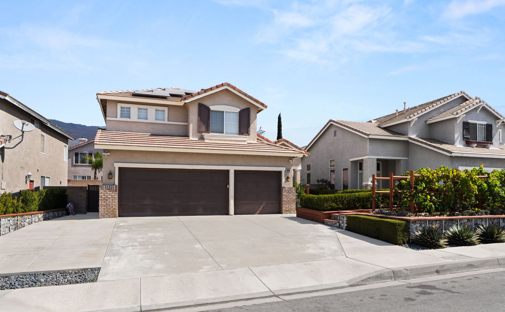 Beautiful 2 Story Home – photo 1