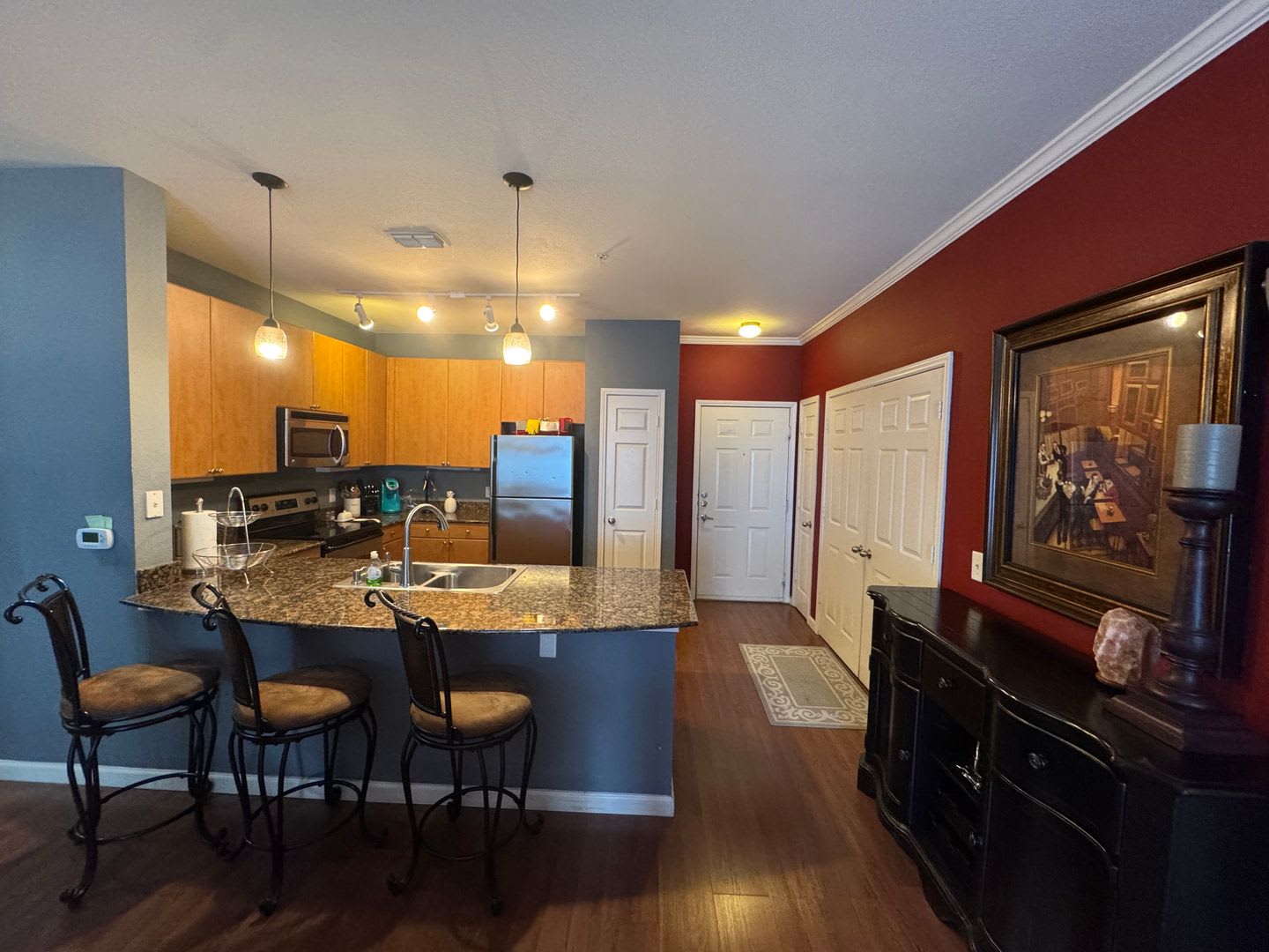 Fully Furnished Condo! Available Now! – photo 4