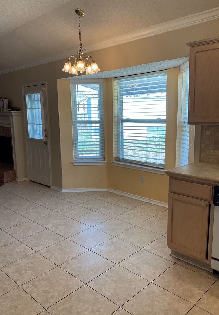 BACK TO SCHOOL RENT SPECIAL – photo 5
