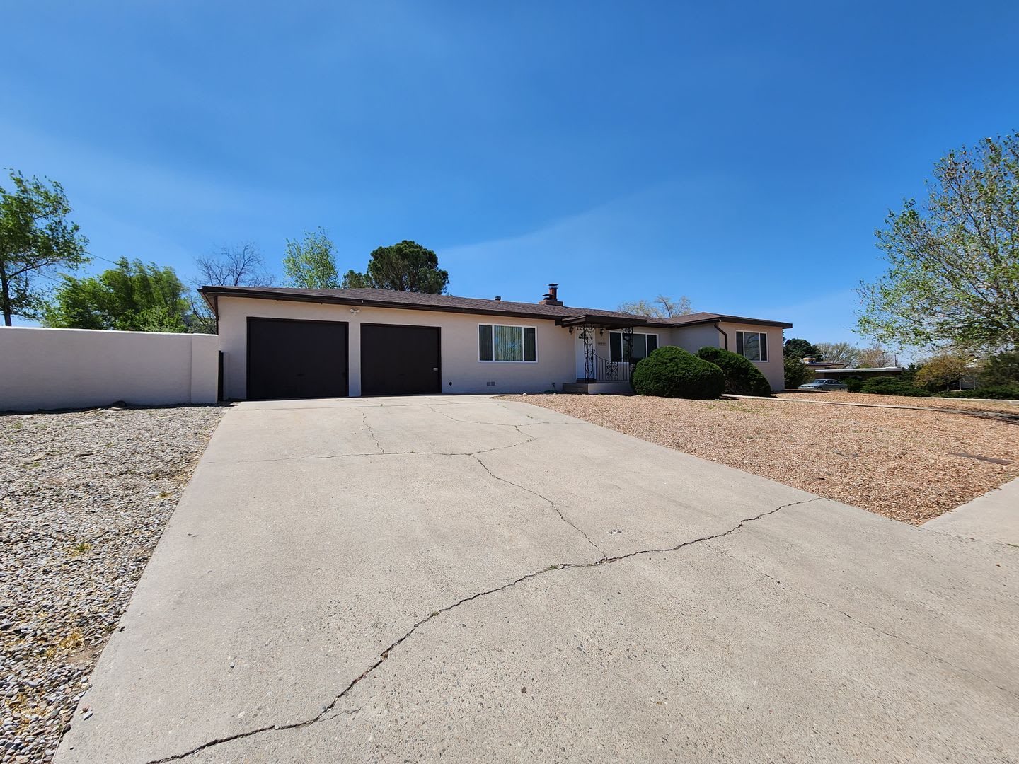 4 Bed 2 5 Bath – photo 1
