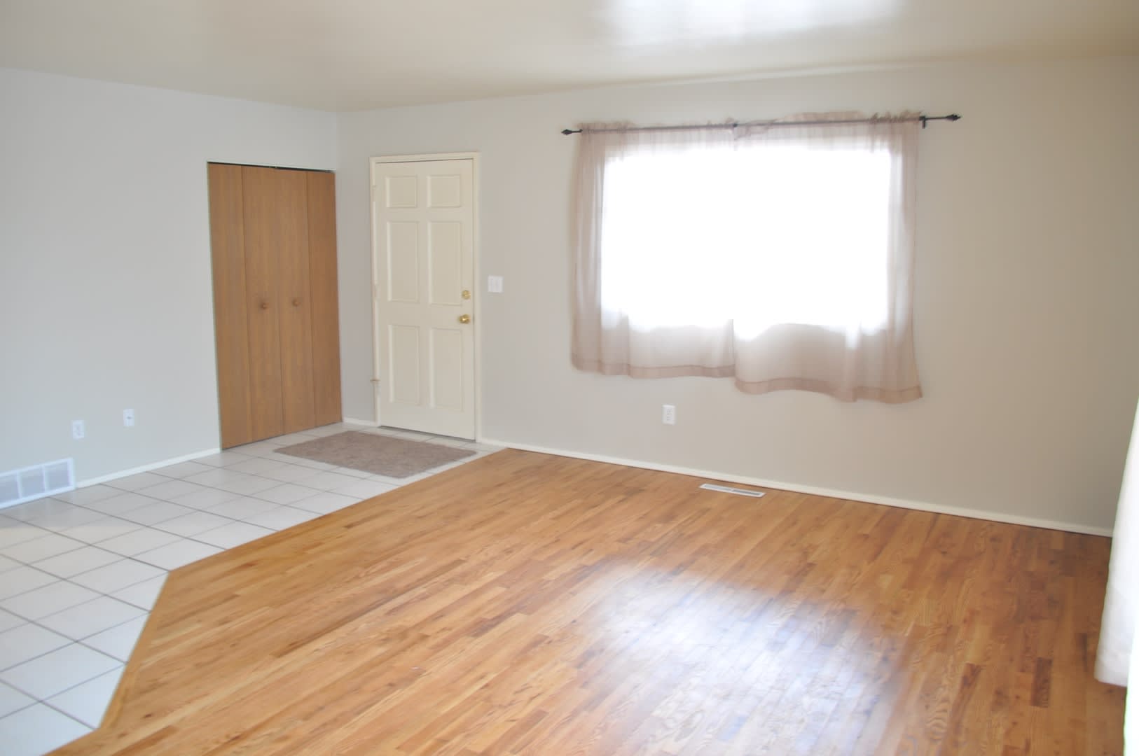 Charming Raised Ranch across from golf course – photo 5