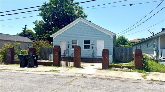2414 MAZANT Street – photo 1
