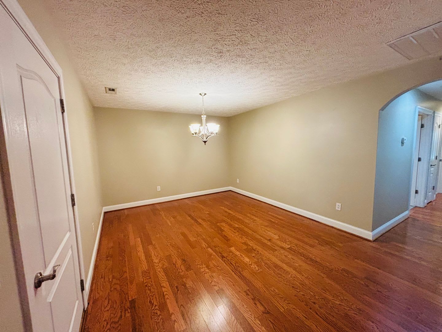 3 Bedroom, 2 Bath Townhouse – photo 5