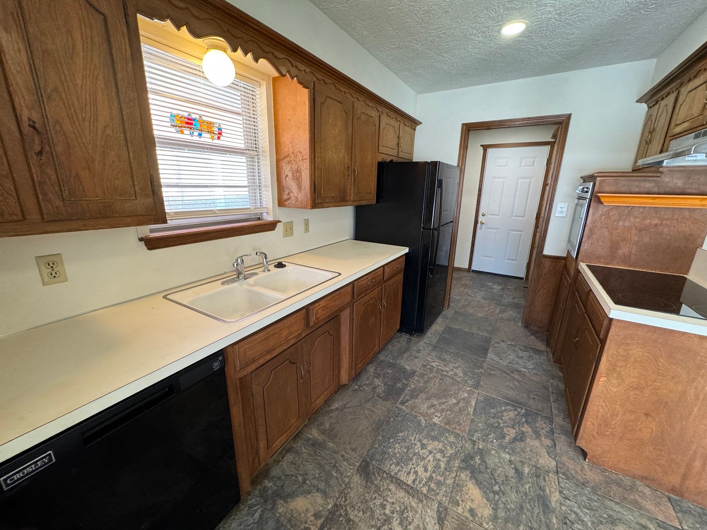 3 bed, 2 bath, 2 car with 2 extra living spaces! Located close to everything Norman has to offer! – photo 5