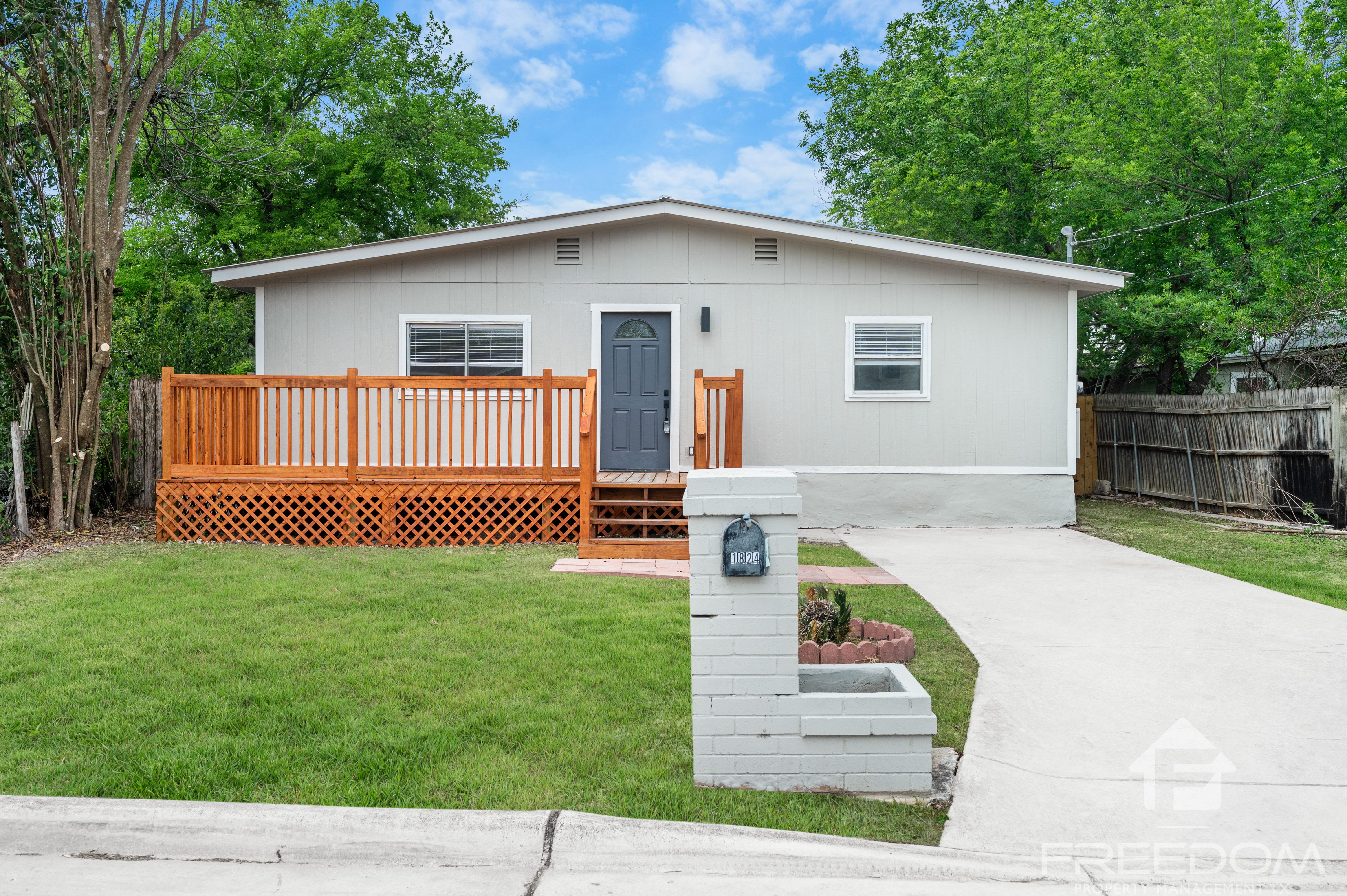 1824 Katy St – photo 2