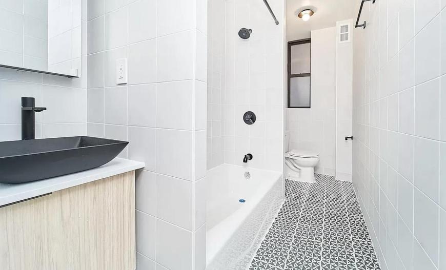 208 East 6th Street – photo 4