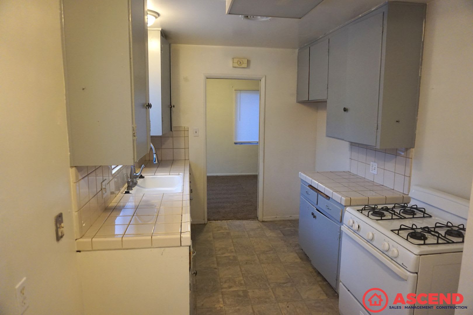 Spacious 3BD/2BA Home in Bakersfield's 93306 — Garage, Driveway, Backyard! – photo 5