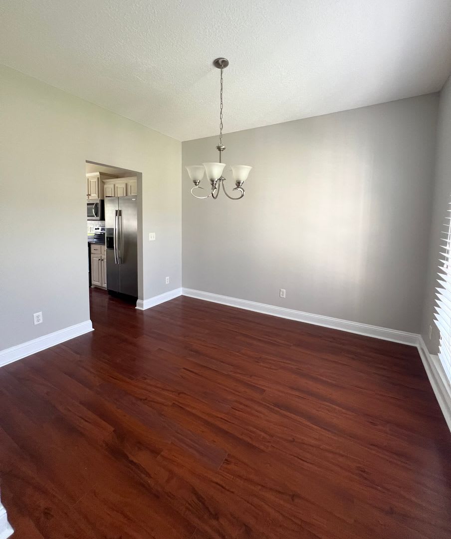 4 bed 2.5 bath home! – photo 3