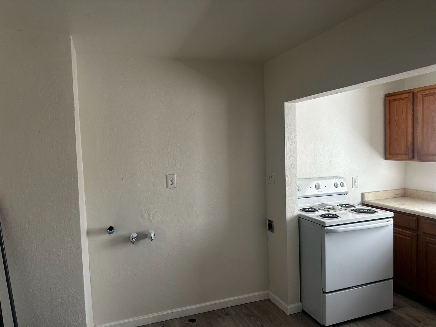 3 Bedroom Home w/ Garage – photo 2