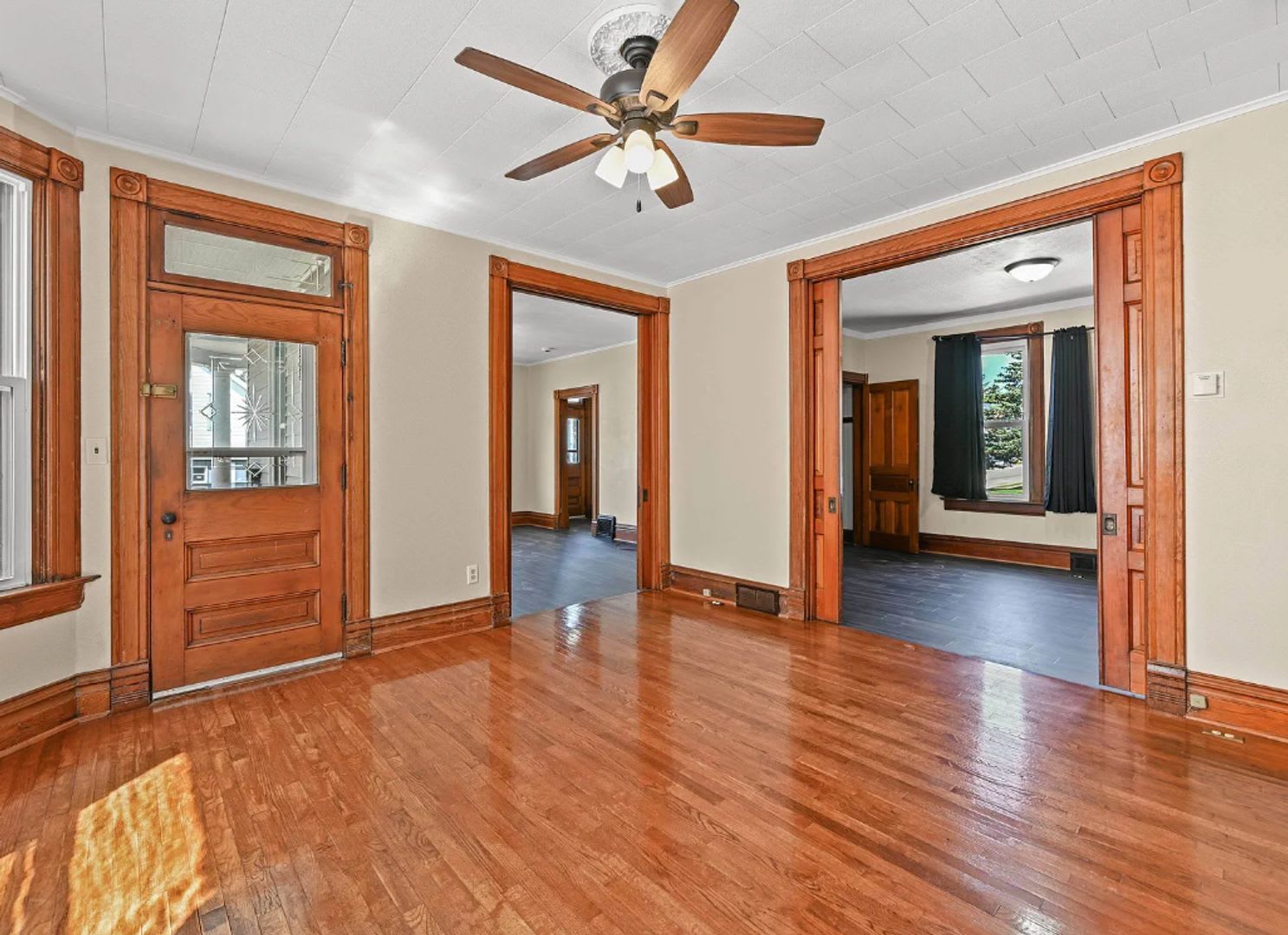 4 bedroom 2 bathroom unit that is fully renovated. – photo 1