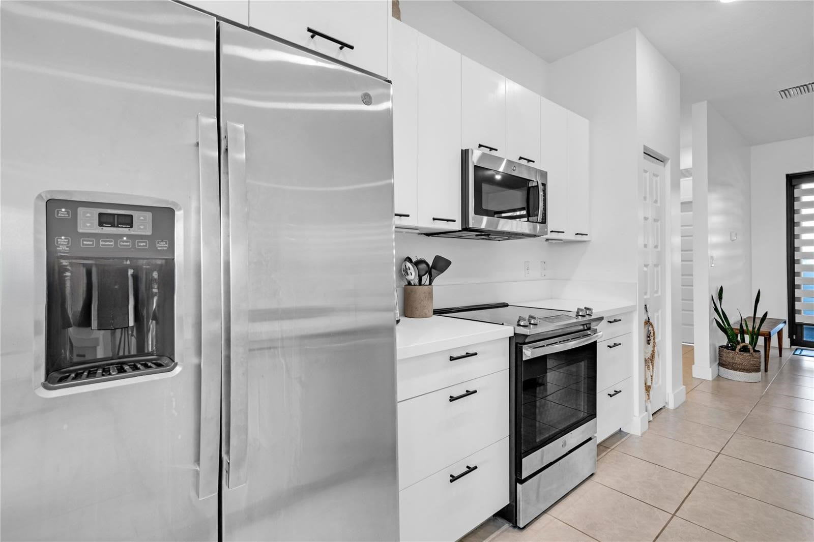 8175 Northwest 104th Avenue – photo 2