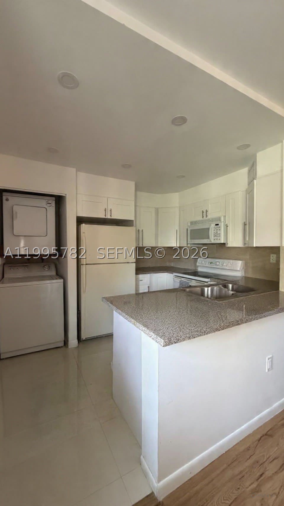 221 W Park Dr – photo 5