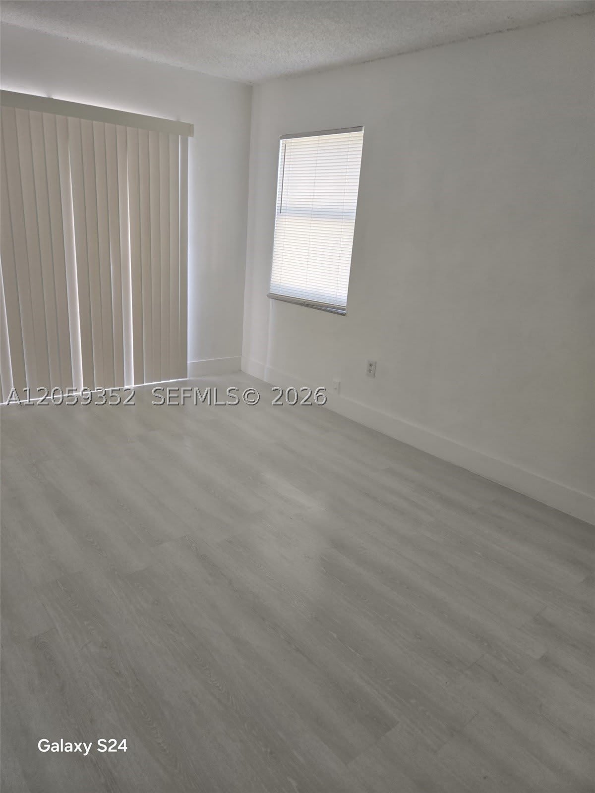 1000 W 28 St – photo 3